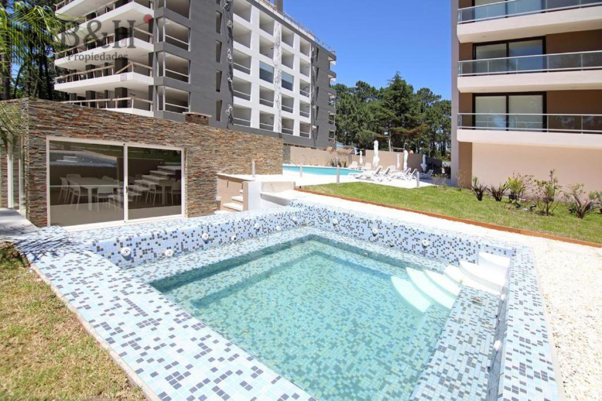 Apartamento ID.6935 - Apartamento moderno de 2 Dormitorios en Alquiler Anual sobre Roosevelt Punta del Este