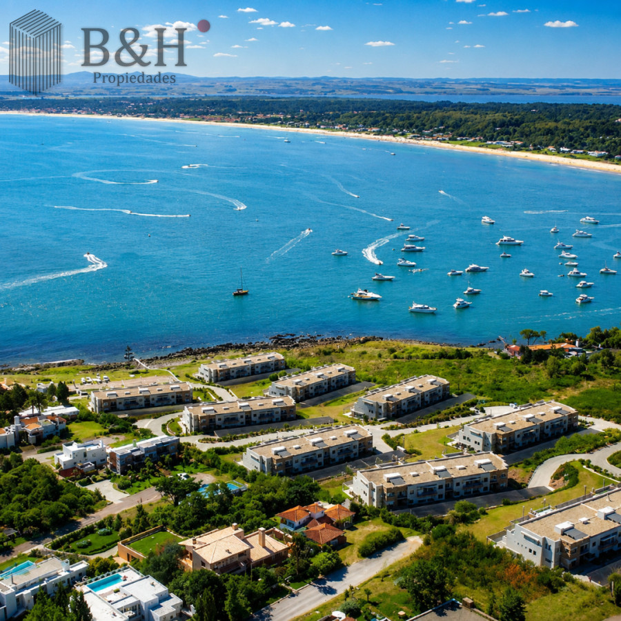 Apartamento ID.6472 - Excelente y amplio departamento duplex en venta de 3 dormitorios mas dependencia con parrillero, Punta Ballena