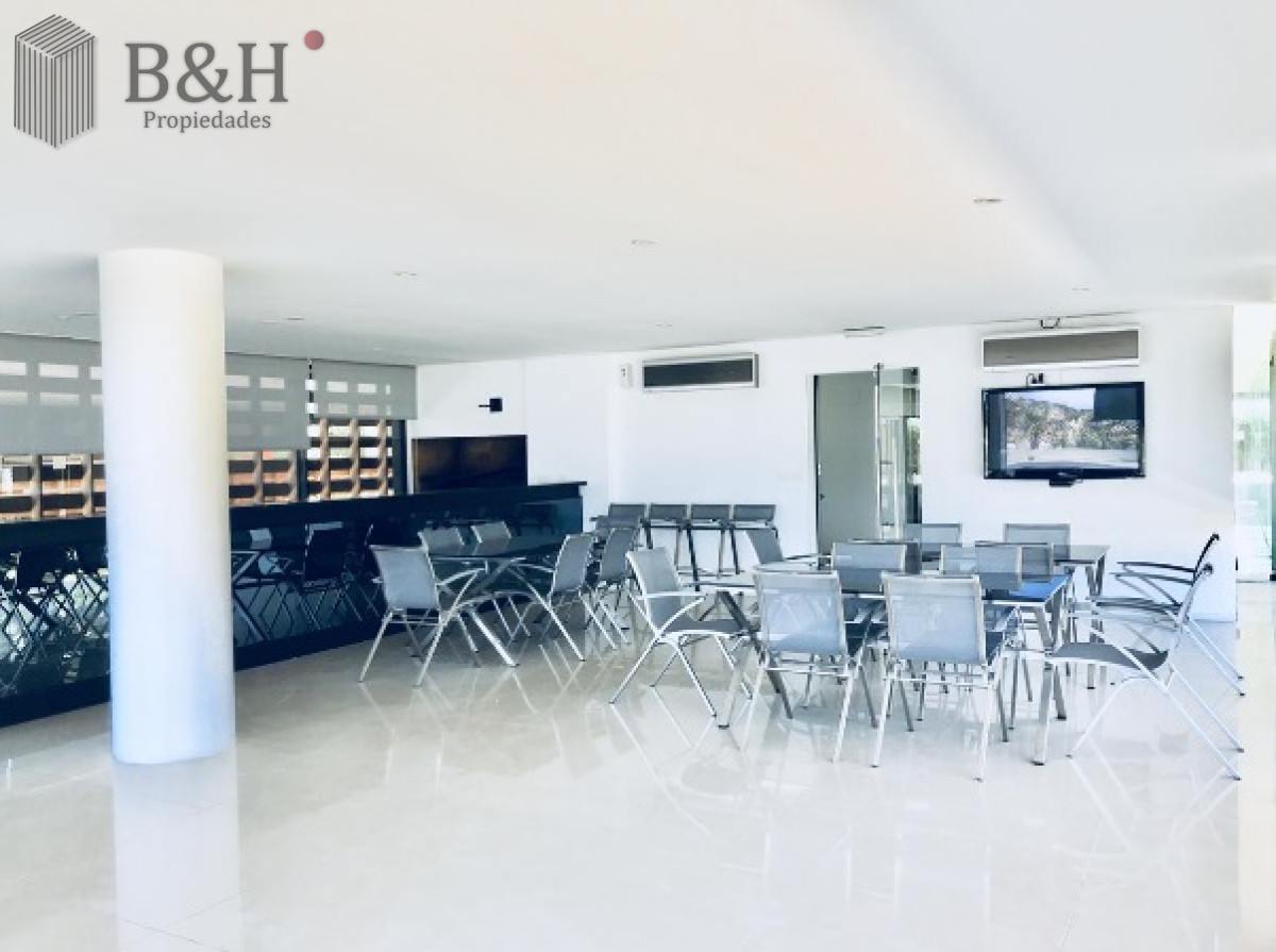 Apartamento ID.414 - Apartamento de 2 Dormitorios y Parrillero Frente a Playa Brava, Punta del Este