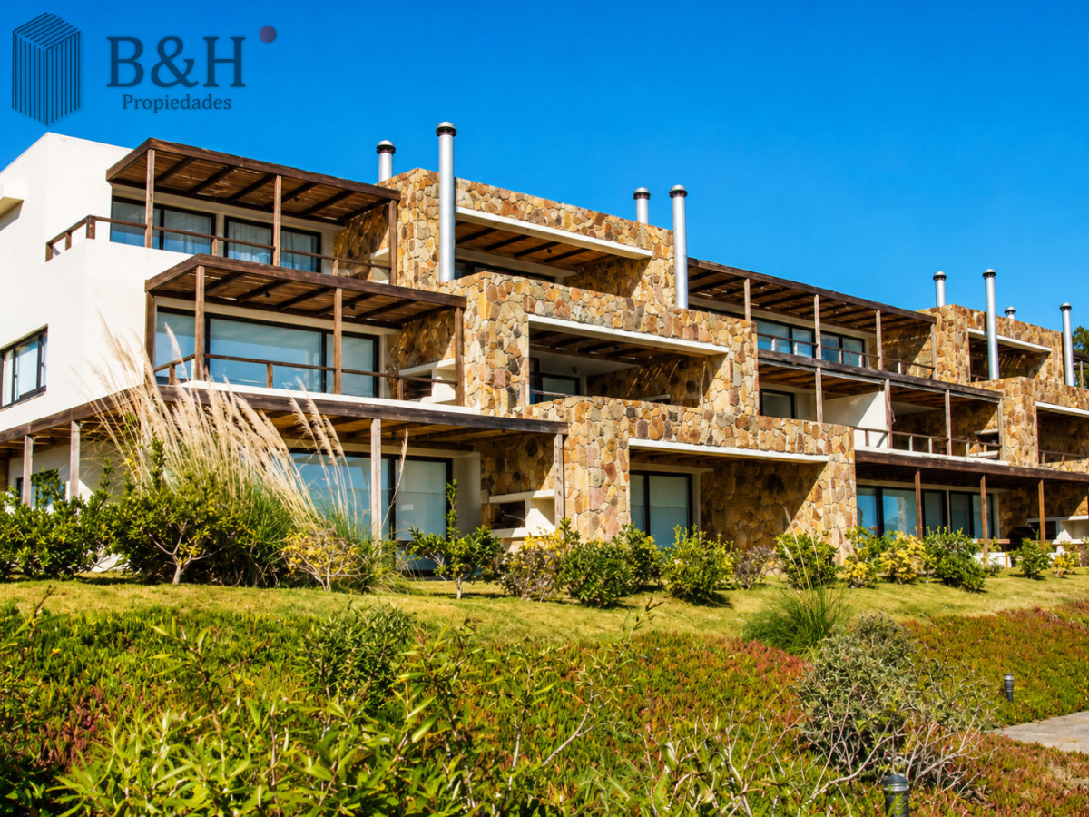 Apartamento ID.6472 - Excelente y amplio departamento duplex en venta de 3 dormitorios mas dependencia con parrillero, Punta Ballena