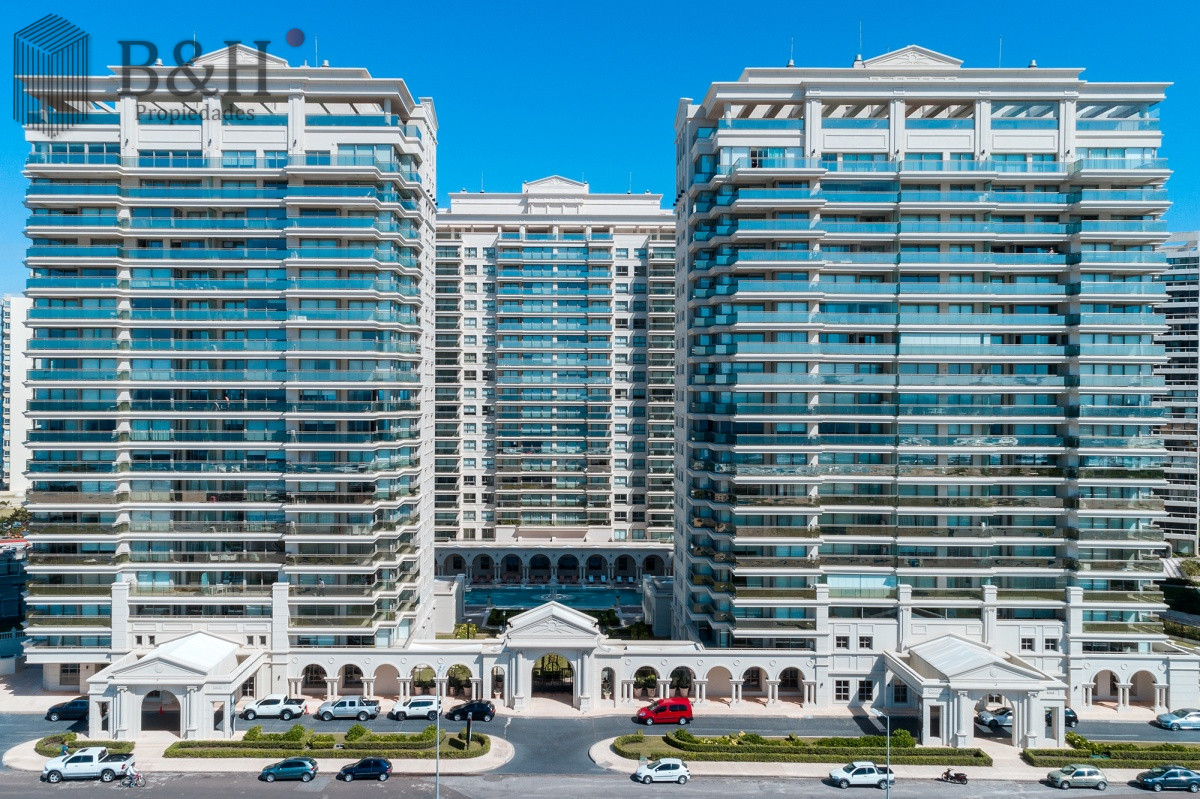 Apartamento ID.5238 - Apartamento de 3 Dormitorios en Imperiale, Frente al Mar  - Oportunidad en Venta