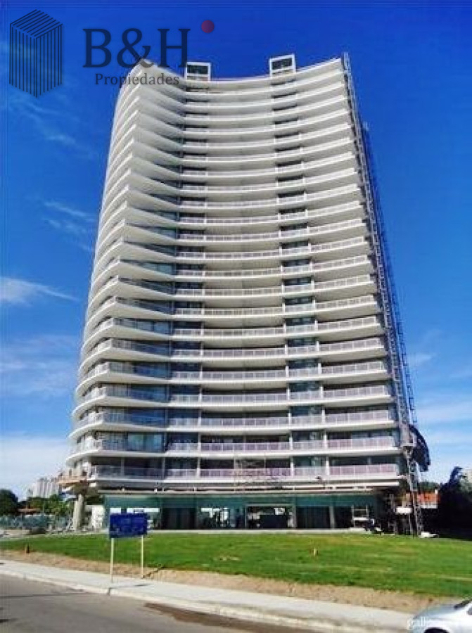 Apartamento ID.4572 - Alquiler temporal de apartamento de dos dormitorios con dos baños en Playa Mansa, Punta del Este