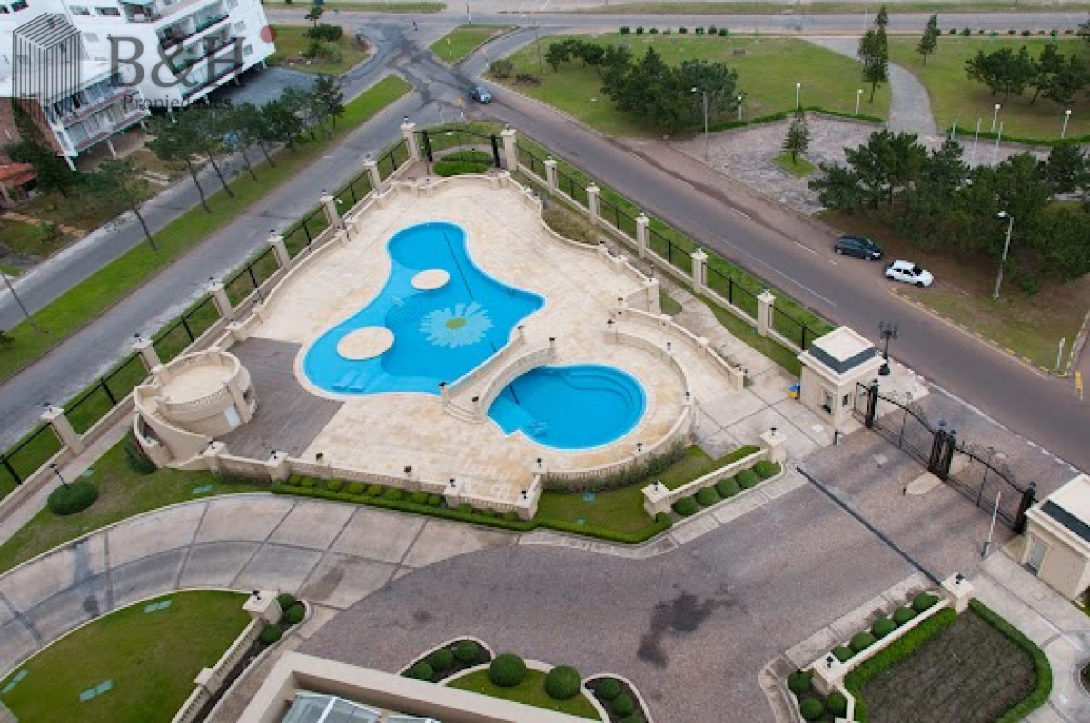 Apartamento ID.1397 - Alquiler temporario de excelente apartamento en torre Le Jardin de Playa Mansa, Punta del Este