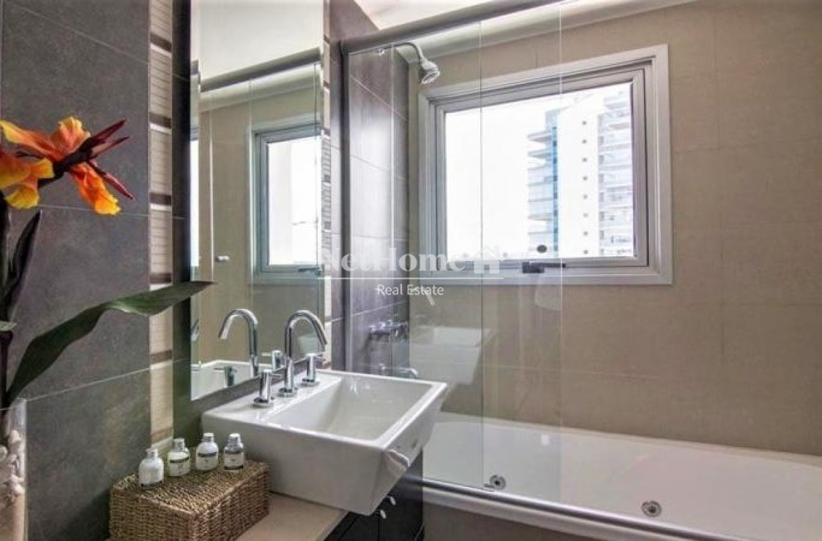 Apartamento ID.75 -  Playa Mansa Excelente Apartamento de 3 Dormitorios con Vista al Mar.