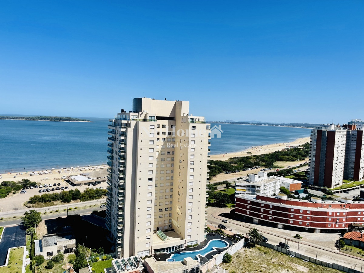 Apartamento ID.138 - Playa Mansa Apartamento 2 dormitorios parrillero A pasos del mar