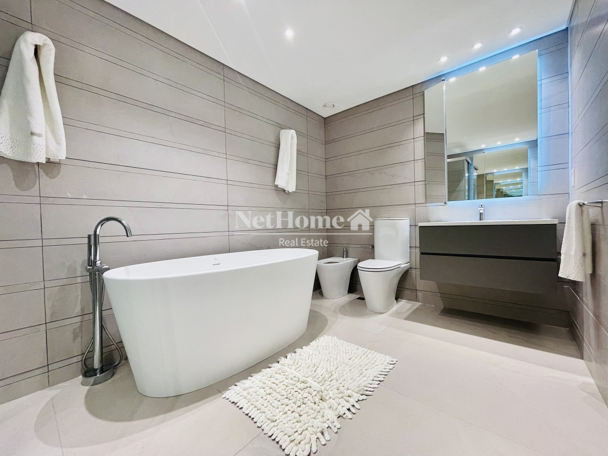 Apartamento ID.618 - Venta Espectacular Apartamento Frente al Mar, 3 Dormitorios, Le Parc Punta del Este