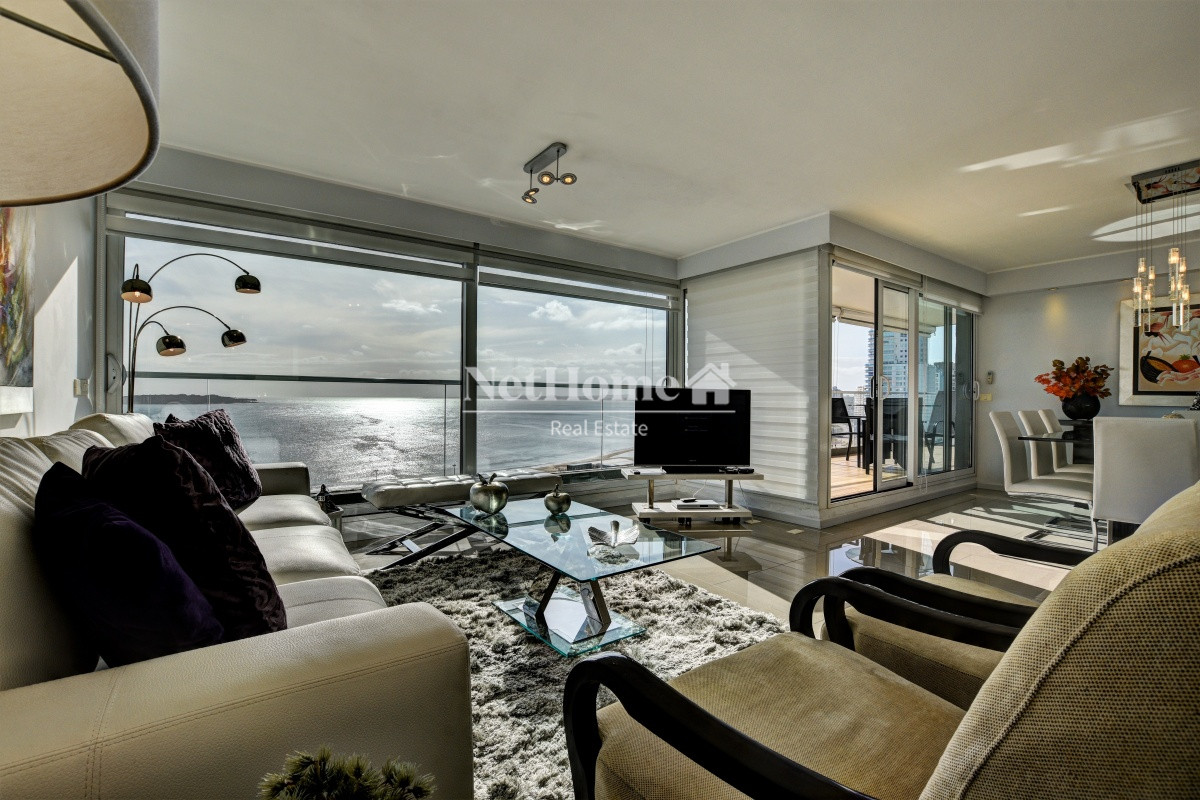 Apartamento ID.167 - Playa Mansa Moderno Apartamento 3 Dormitorios + Dependencia Piso Alto