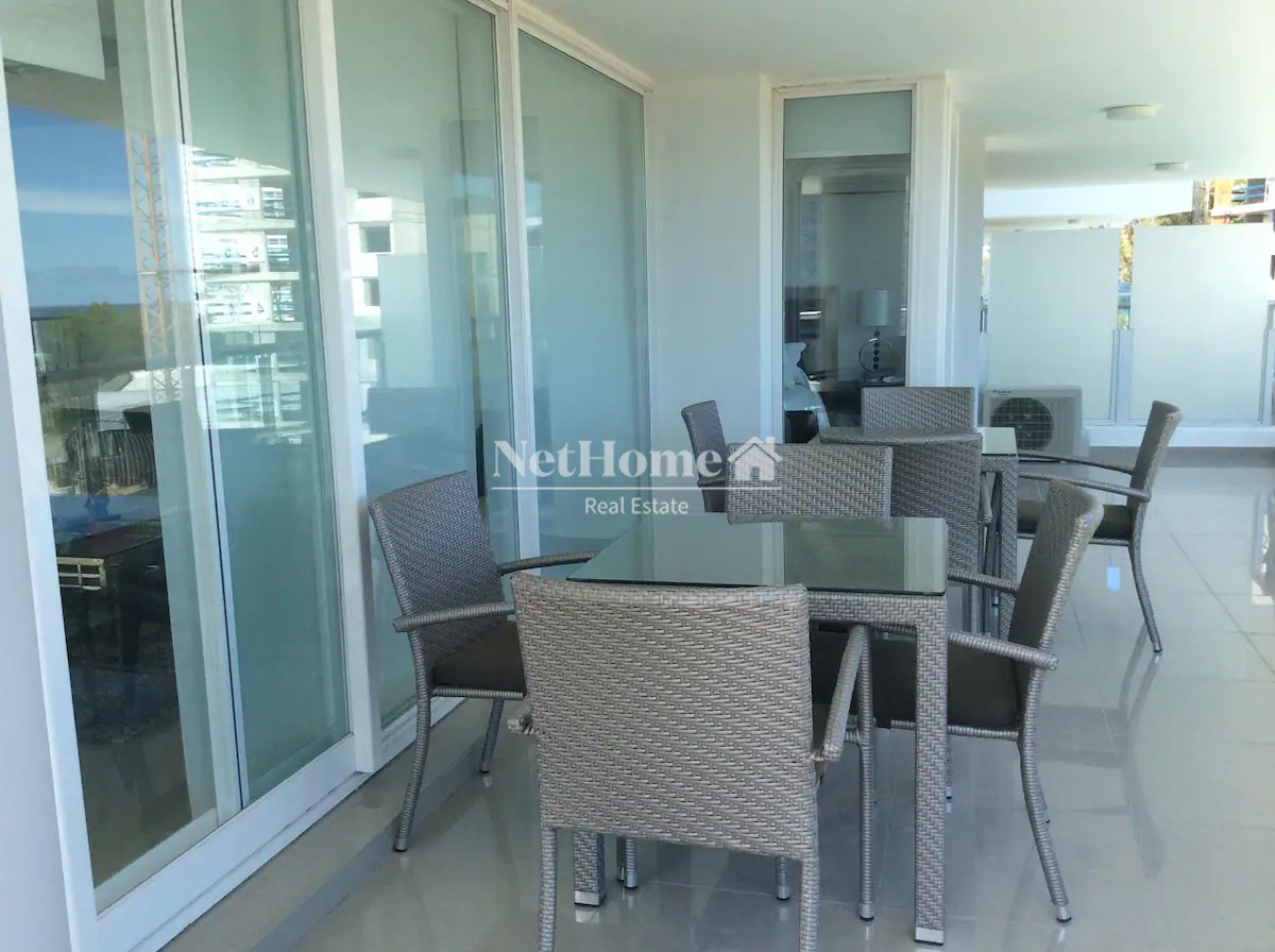 Apartamento ID.186 - Venta y alquiler de moderno departamento de tres dormitorios más dependencia a pasos de Playa Brava