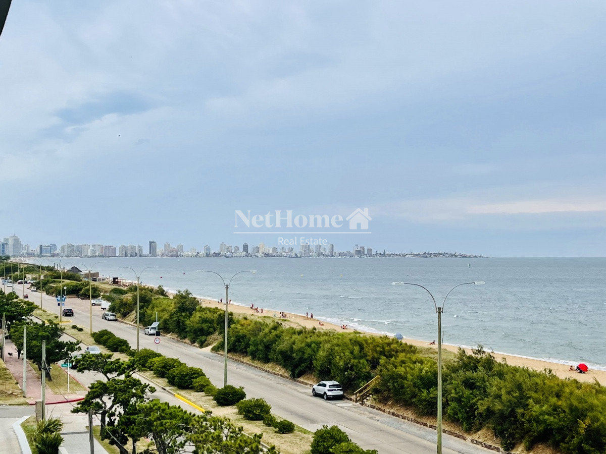 Apartamento ID.130 - Playa Mansa Apartamento 3 Dormitorios Parrillero Frente al Mar