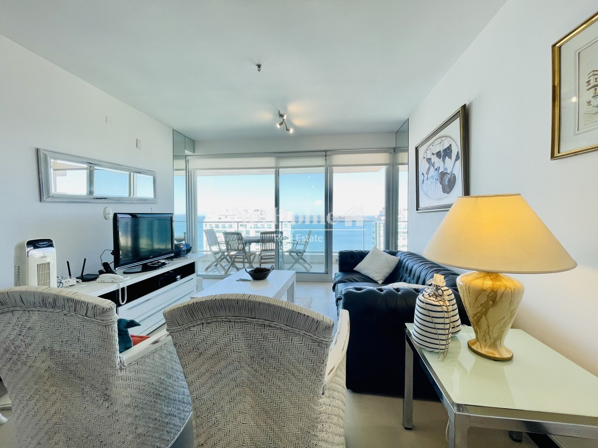 Apartamento ID.138 - Playa Mansa Apartamento 2 dormitorios parrillero A pasos del mar