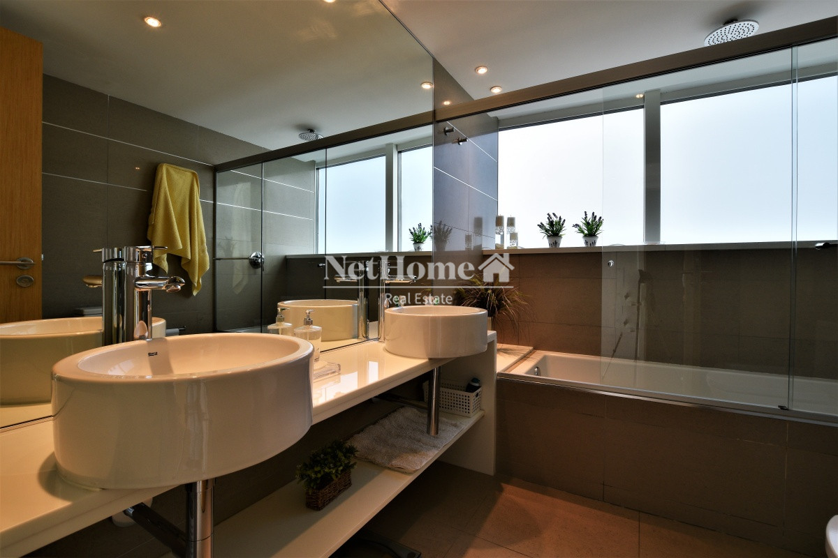 Apartamento ID.167 - Playa Mansa Moderno Apartamento 3 Dormitorios + Dependencia Piso Alto