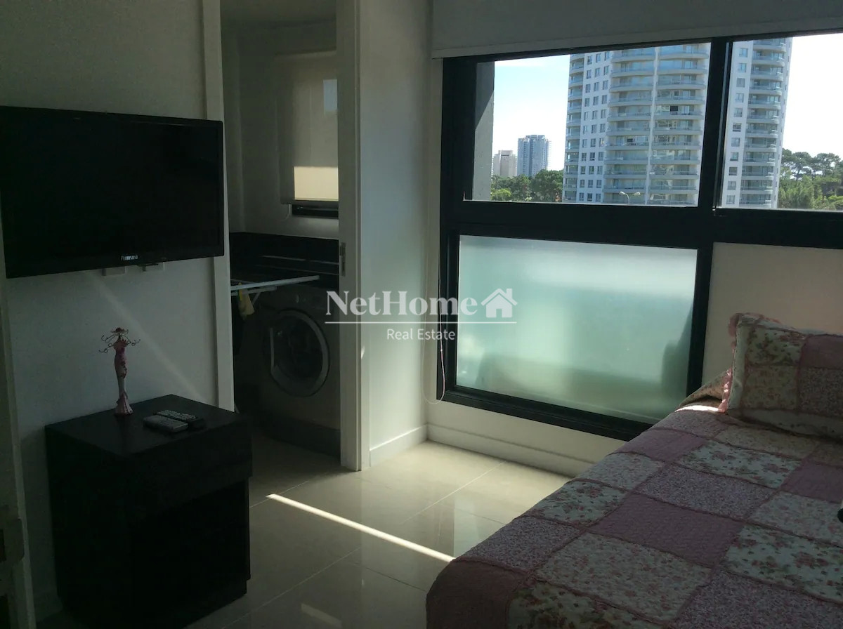 Apartamento ID.186 - Venta y alquiler de moderno departamento de tres dormitorios más dependencia a pasos de Playa Brava