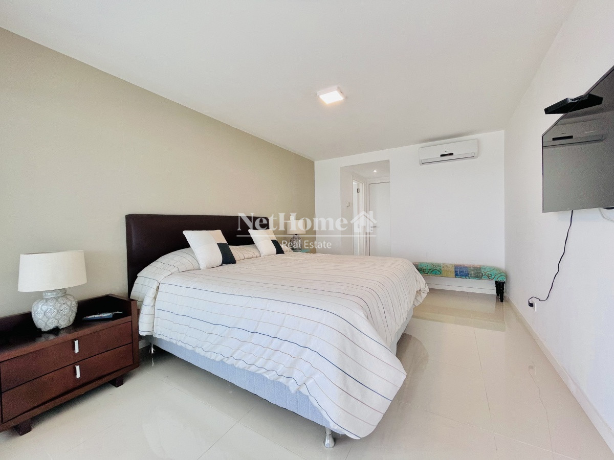 Apartamento ID.130 - Playa Mansa Apartamento 3 Dormitorios Parrillero Frente al Mar