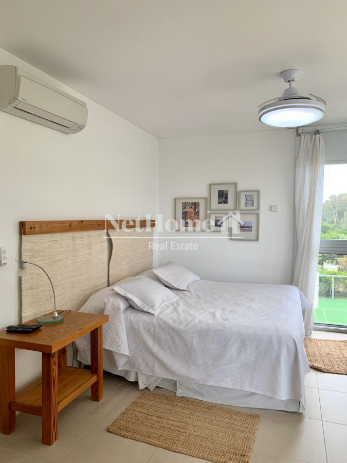 Apartamento ID.524 - Venta y alquiler de departamento esquinero de tres dormitorios mas dependencia de servicio, Torre LE PARC, playa Brava. Punta del Este