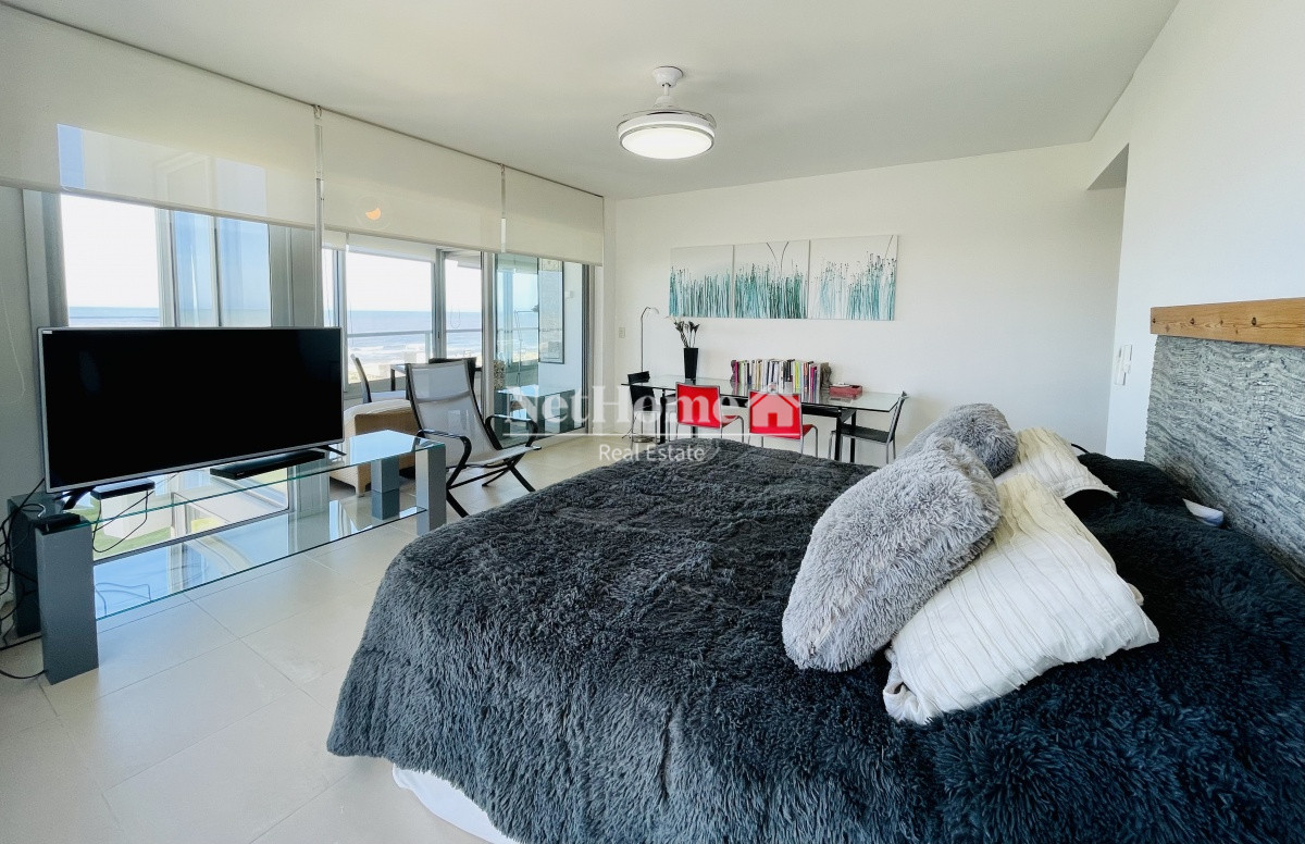 Apartamento ID.524 - Venta y alquiler de departamento esquinero de tres dormitorios mas dependencia de servicio, Torre LE PARC, playa Brava. Punta del Este