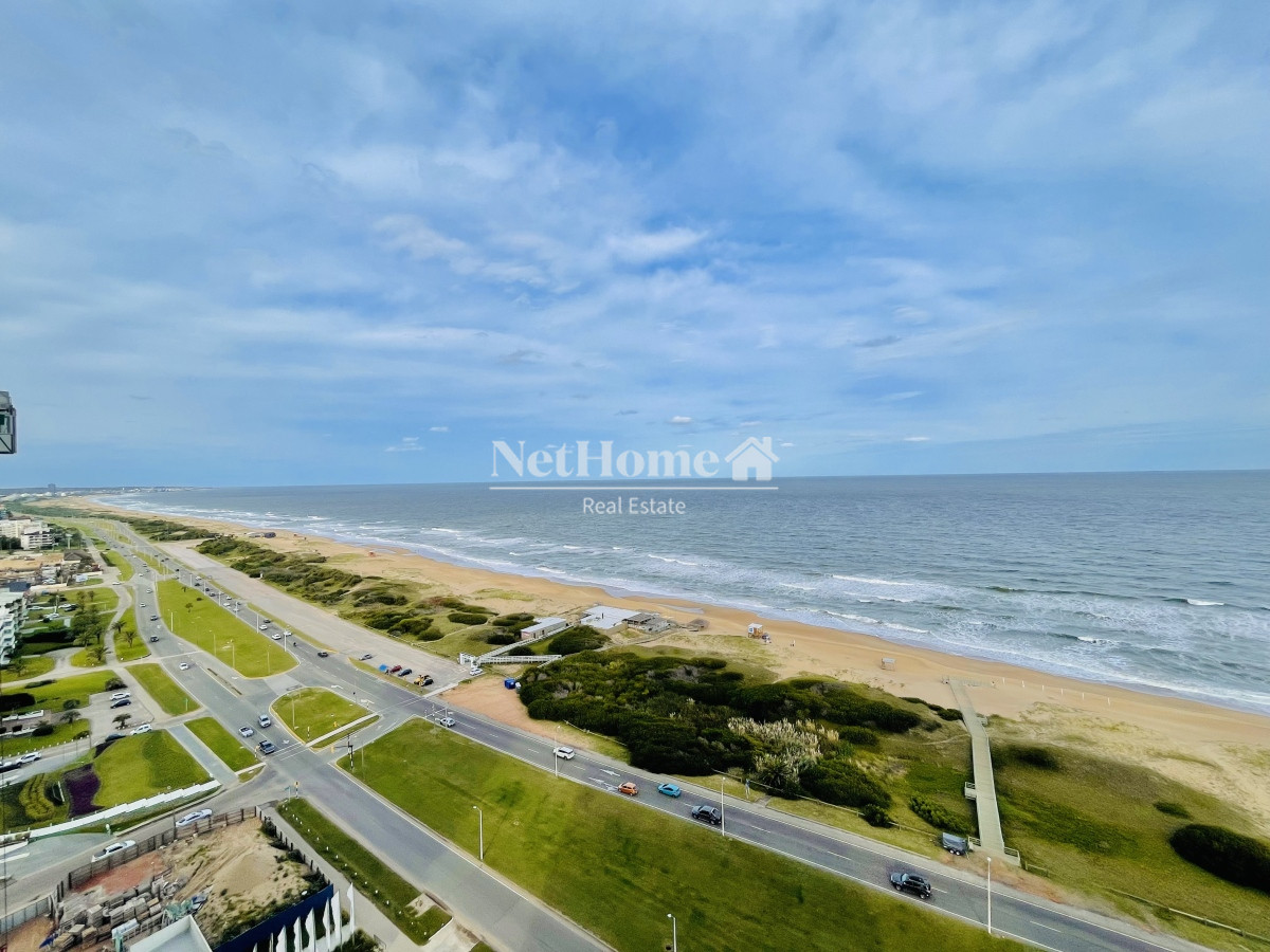 Apartamento ID.618 - Venta Espectacular Apartamento Frente al Mar, 3 Dormitorios, Le Parc Punta del Este