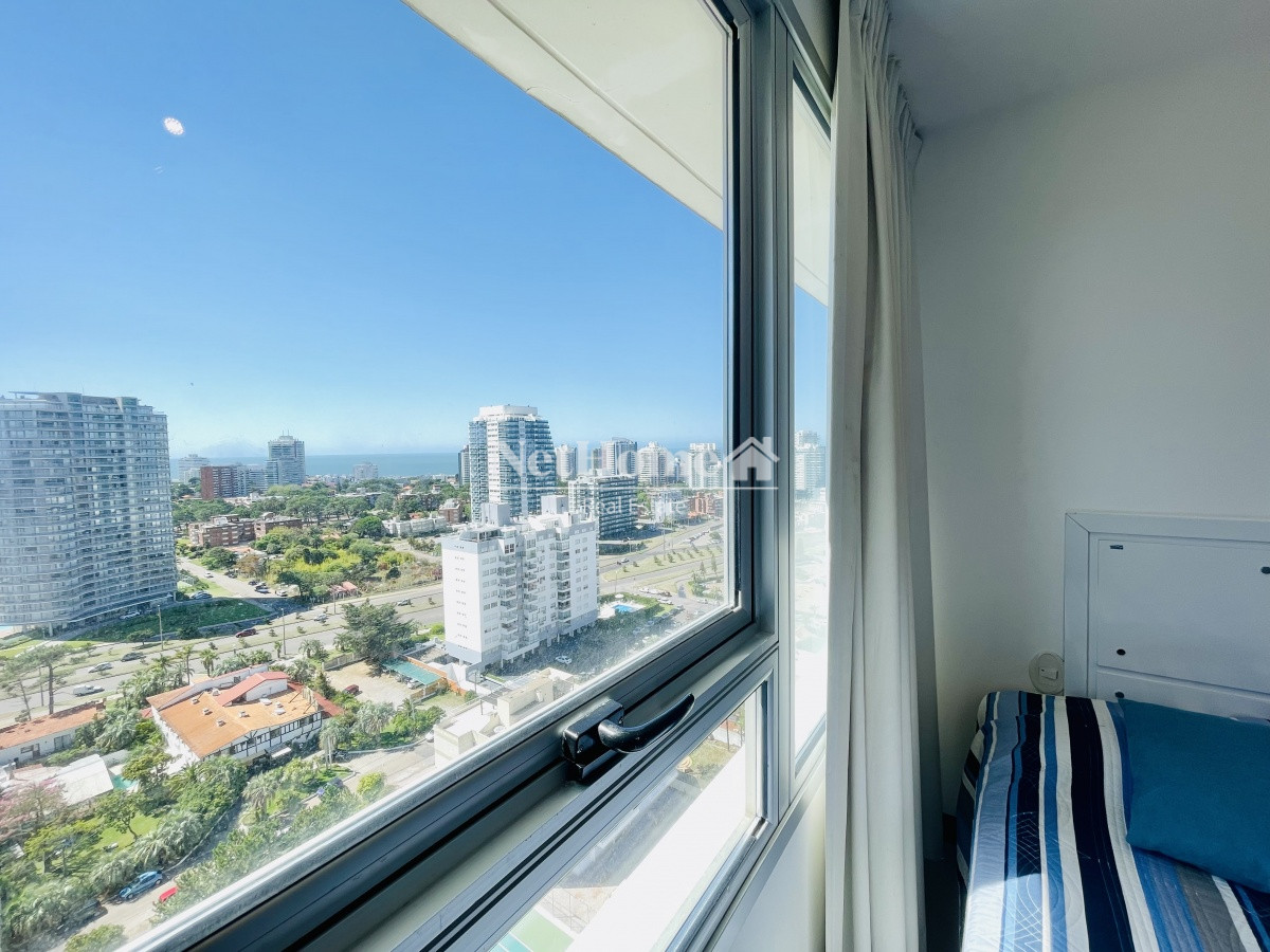 Apartamento ID.138 - Playa Mansa Apartamento 2 dormitorios parrillero A pasos del mar
