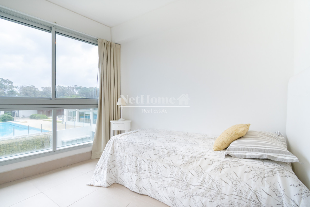 Apartamento ID.458 - Venta y alquiler de departamento con tres dormitorios mas dependencia de servicio en torre Le Parc playa Brava, Punta del Este