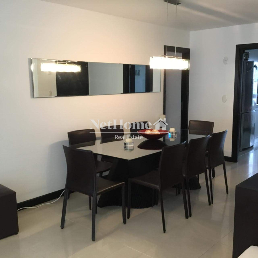 Apartamento ID.75 -  Playa Mansa Excelente Apartamento de 3 Dormitorios con Vista al Mar.