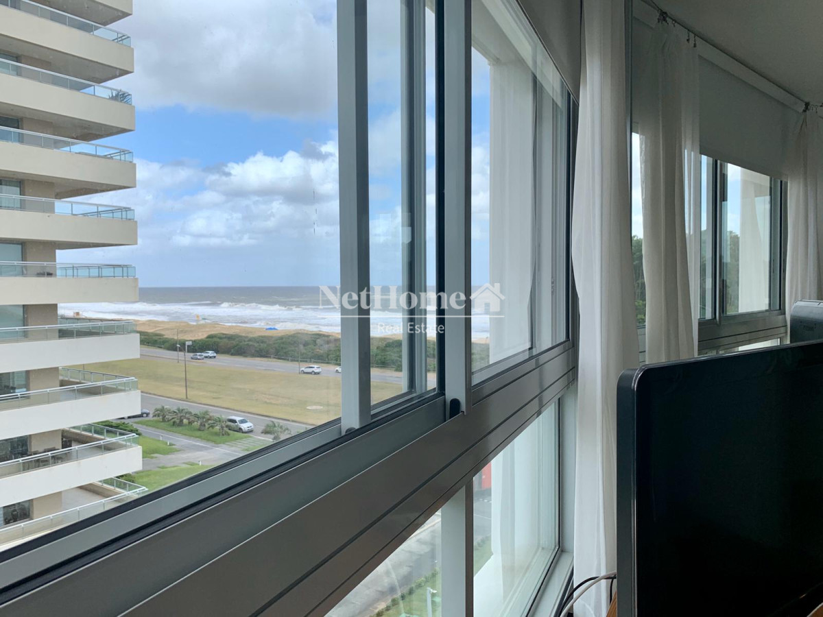 Apartamento ID.524 - Venta y alquiler de departamento esquinero de tres dormitorios mas dependencia de servicio, Torre LE PARC, playa Brava. Punta del Este