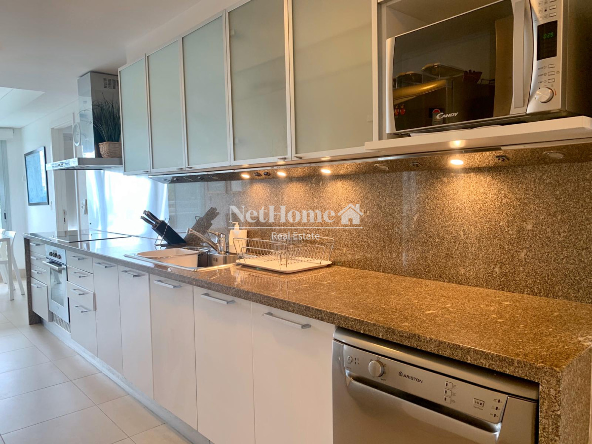 Apartamento ID.524 - Venta y alquiler de departamento esquinero de tres dormitorios mas dependencia de servicio, Torre LE PARC, playa Brava. Punta del Este