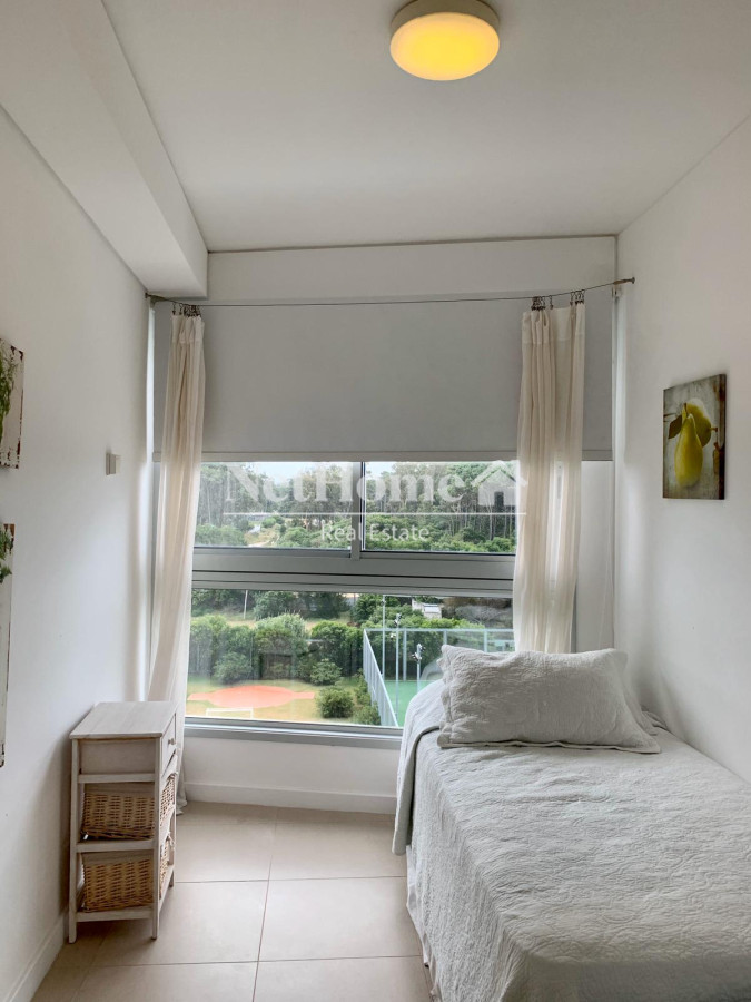 Apartamento ID.524 - Venta y alquiler de departamento esquinero de tres dormitorios mas dependencia de servicio, Torre LE PARC, playa Brava. Punta del Este