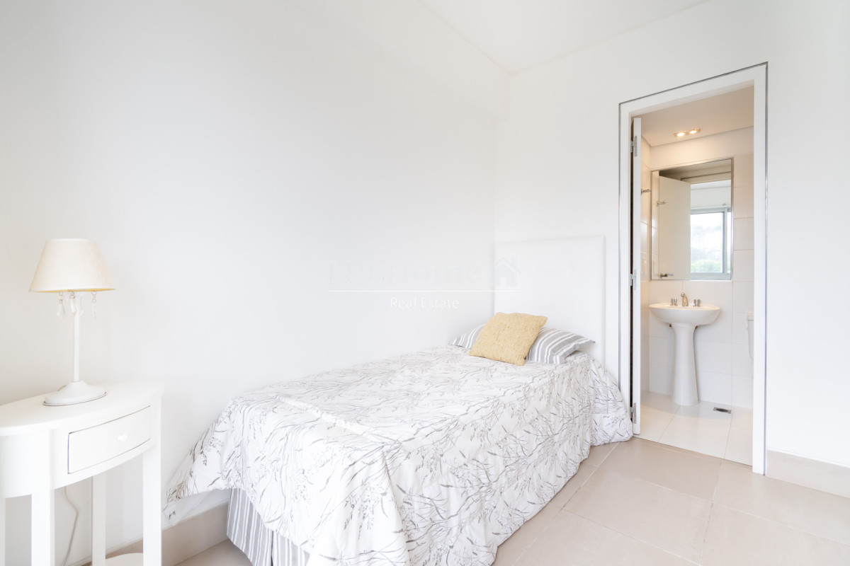 Apartamento ID.458 - Venta y alquiler de departamento con tres dormitorios mas dependencia de servicio en torre Le Parc playa Brava, Punta del Este