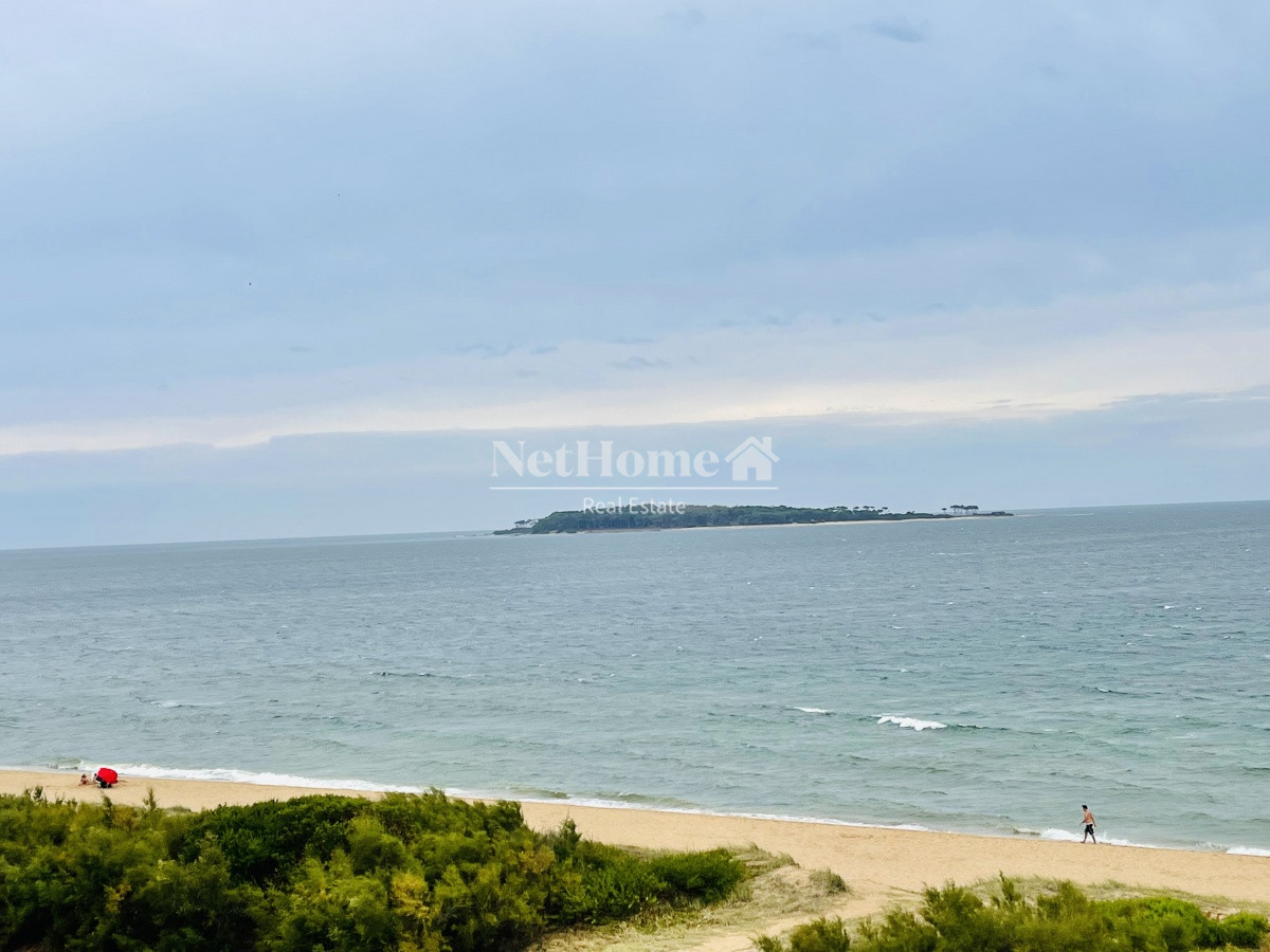 Apartamento ID.130 - Playa Mansa Apartamento 3 Dormitorios Parrillero Frente al Mar
