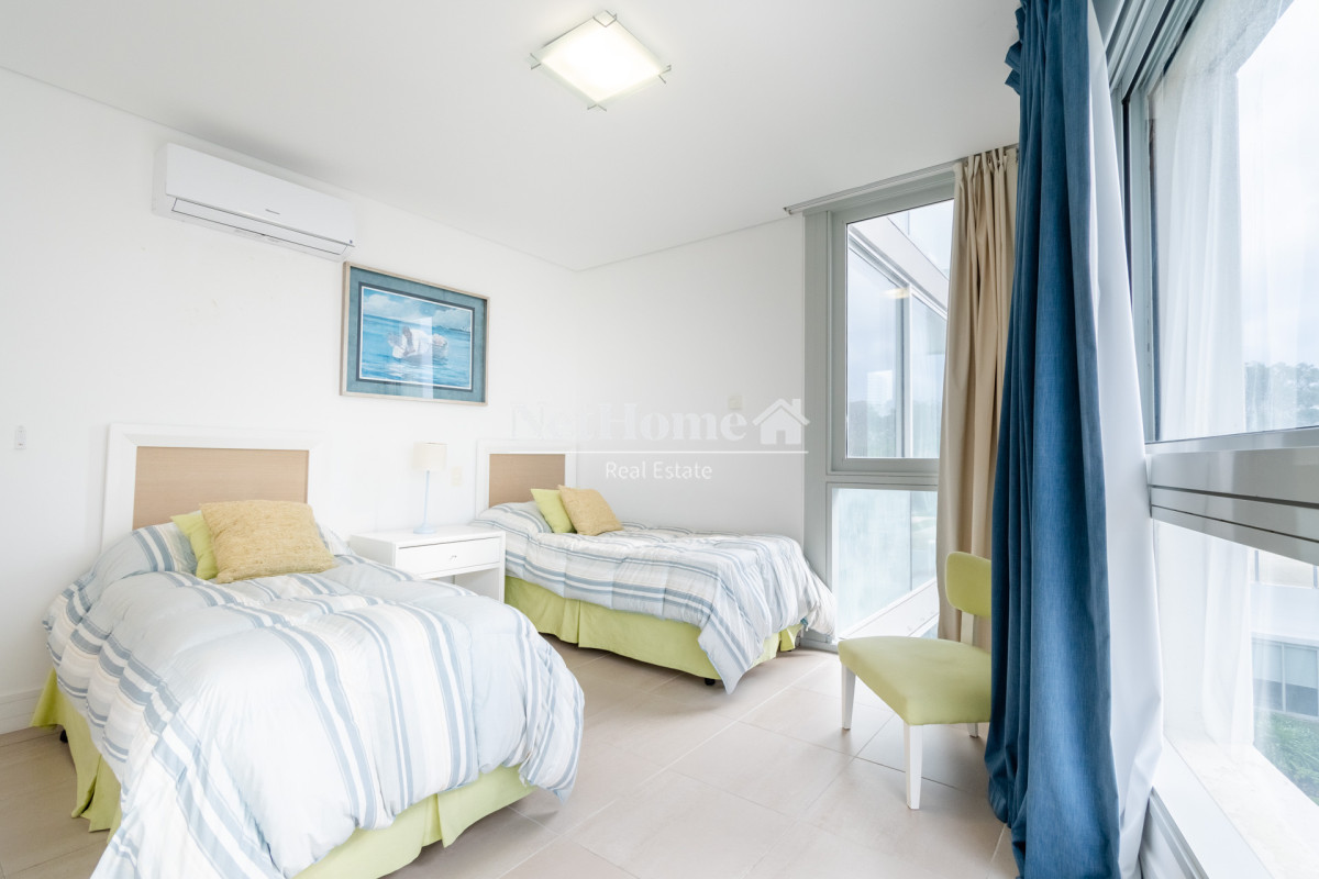Apartamento ID.458 - Venta y alquiler de departamento con tres dormitorios mas dependencia de servicio en torre Le Parc playa Brava, Punta del Este