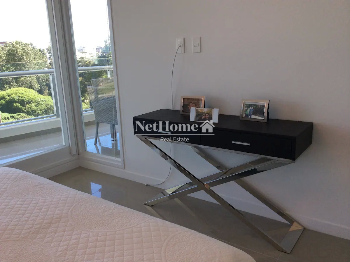 Apartamento ID.186 - Venta y alquiler de moderno departamento de tres dormitorios más dependencia a pasos de Playa Brava