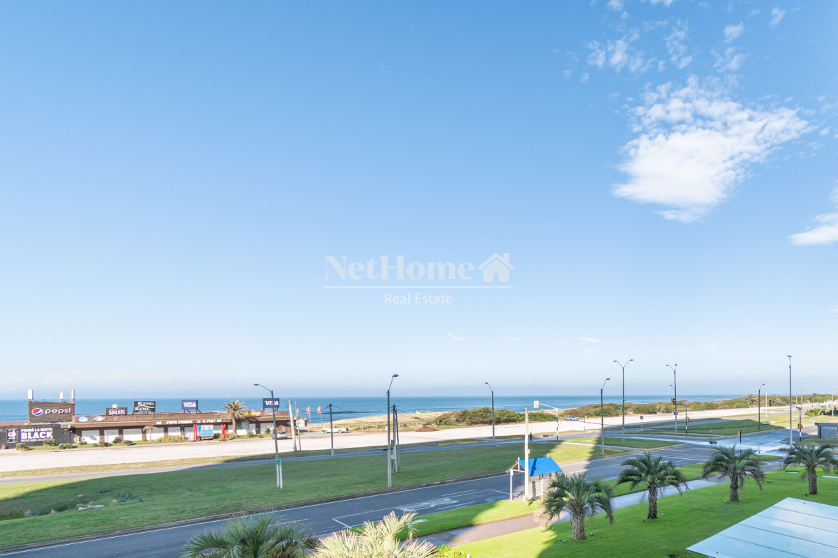 Apartamento ID.458 - Venta y alquiler de departamento con tres dormitorios mas dependencia de servicio en torre Le Parc playa Brava, Punta del Este