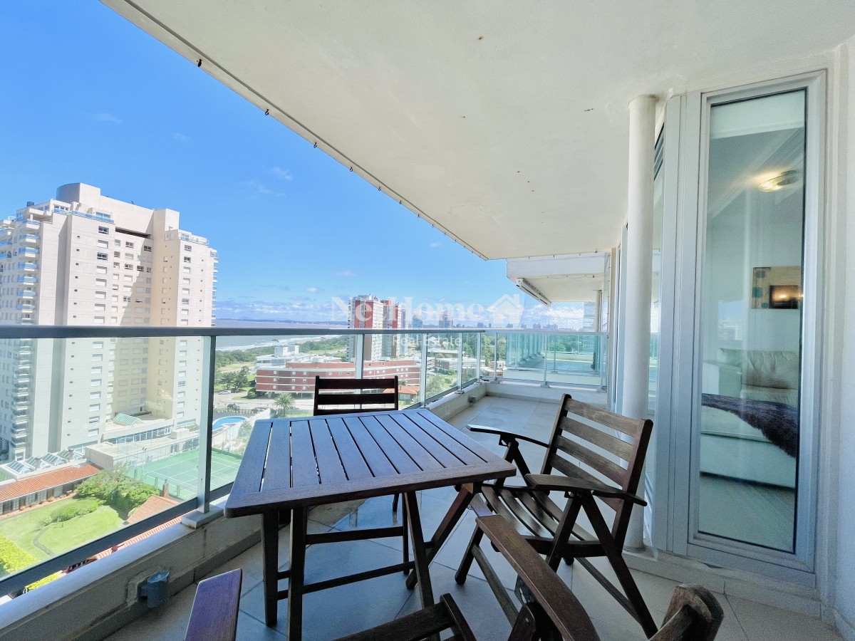 Apartamento ID.497 - Apartamento de 2 Dormitorios, Vista al Mar y Parrillero en Playa Mansa, Venta