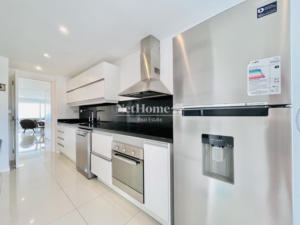 Apartamento ID.130 - Playa Mansa Apartamento 3 Dormitorios Parrillero Frente al Mar