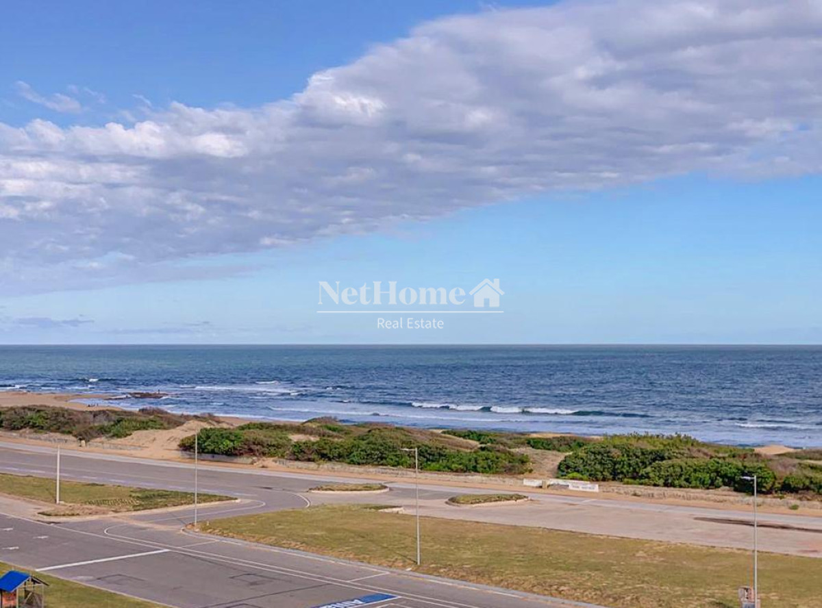 Apartamento ID.137 - Playa Brava Apartamento de 2 Dormitorios Frente al mar.