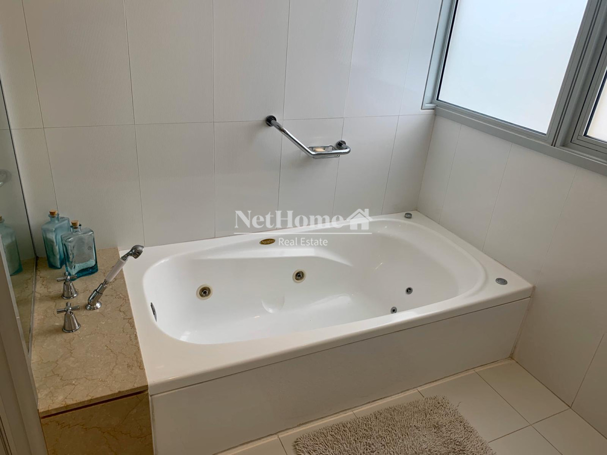 Apartamento ID.524 - Venta y alquiler de departamento esquinero de tres dormitorios mas dependencia de servicio, Torre LE PARC, playa Brava. Punta del Este