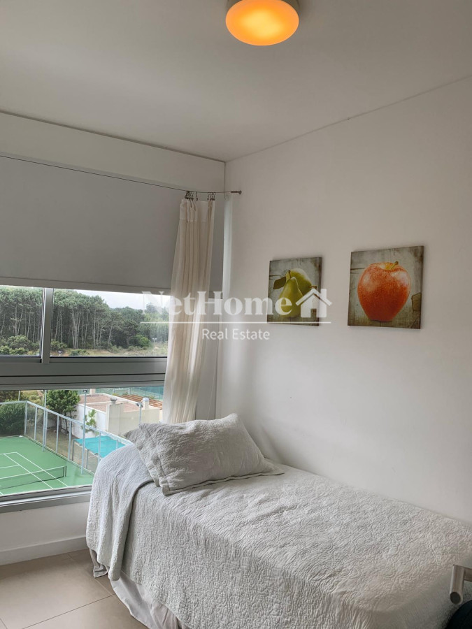 Apartamento ID.524 - Venta y alquiler de departamento esquinero de tres dormitorios mas dependencia de servicio, Torre LE PARC, playa Brava. Punta del Este