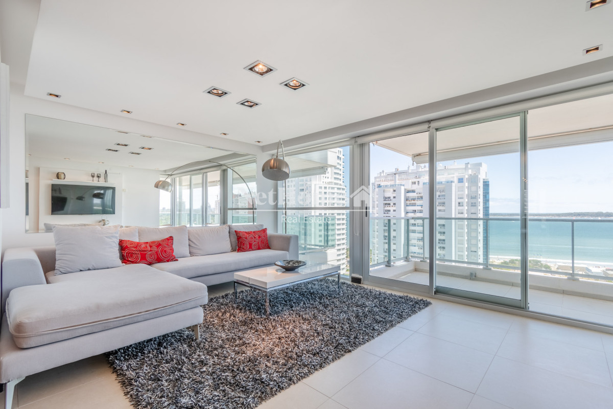 Apartamento ID.148 - Playa Mansa Apartamento de 3 Dormitorios con Vista al Mar