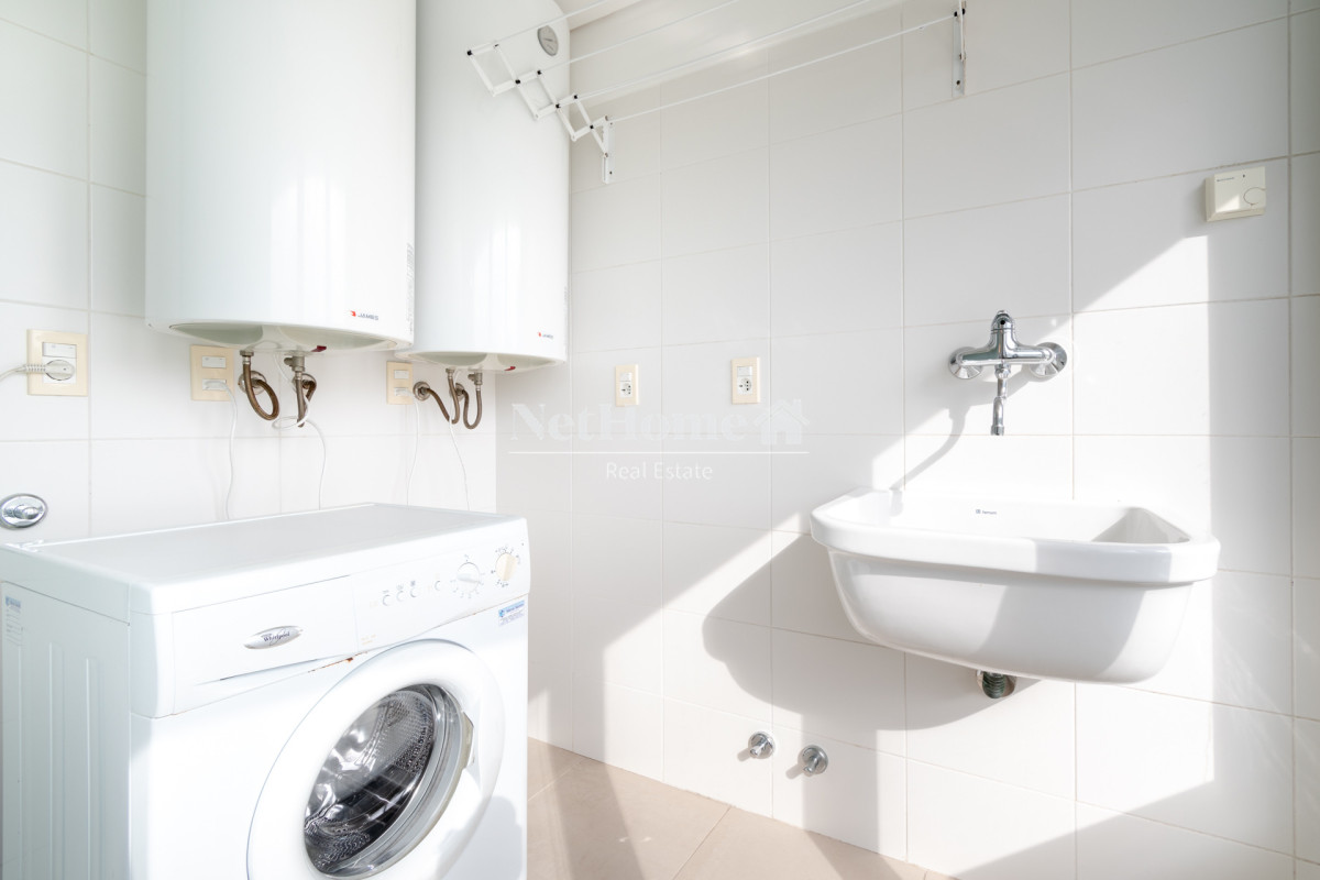 Apartamento ID.458 - Venta y alquiler de departamento con tres dormitorios mas dependencia de servicio en torre Le Parc playa Brava, Punta del Este