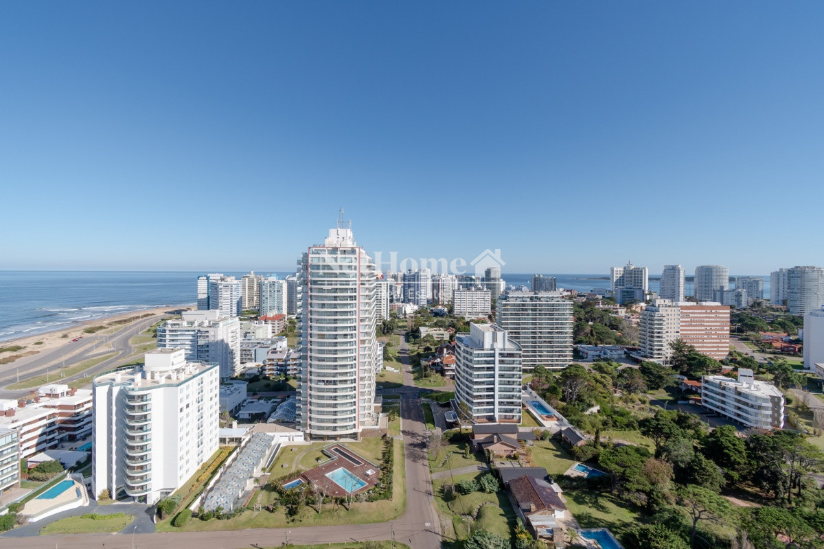 Apartamento ID.199 - Playa Brava Apartamento de 2 Dormitorios con Vista al Mar 