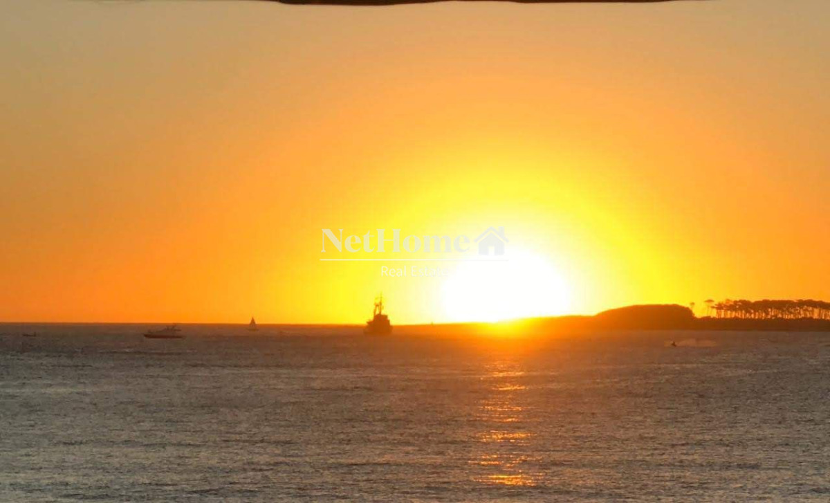 Apartamento ID.75 -  Playa Mansa Excelente Apartamento de 3 Dormitorios con Vista al Mar.