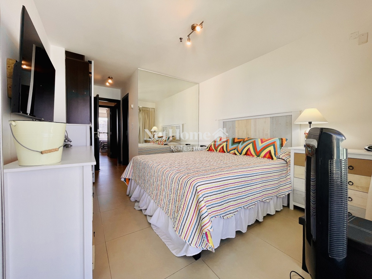 Apartamento ID.138 - Playa Mansa Apartamento 2 dormitorios parrillero A pasos del mar