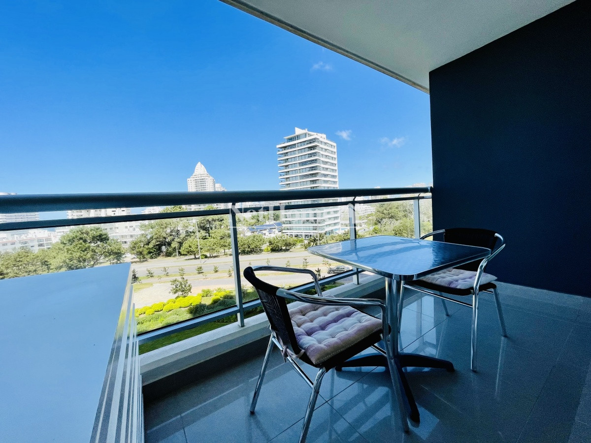 Apartamento ID.166 - Playa Brava Apartamento 1 dormitorio en Torre de categoría A pasos del Mar