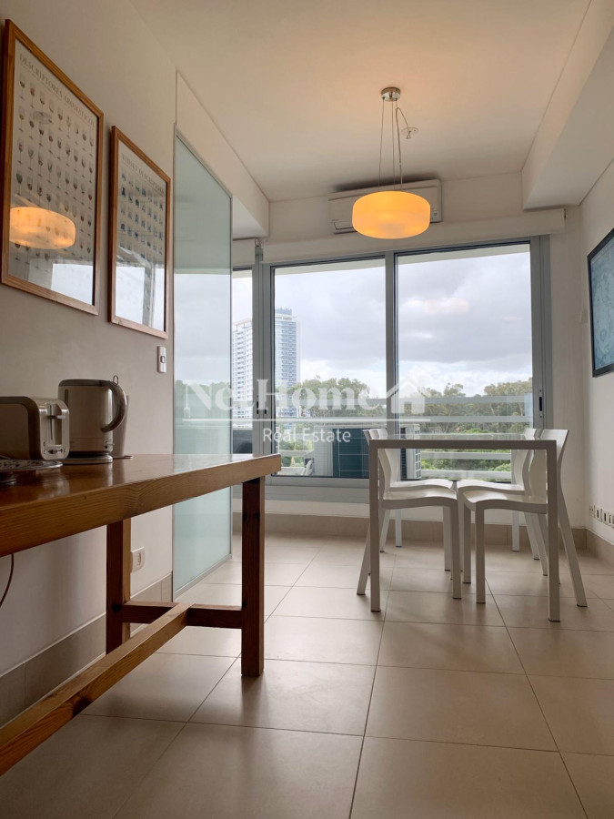 Apartamento ID.524 - Venta y alquiler de departamento esquinero de tres dormitorios mas dependencia de servicio, Torre LE PARC, playa Brava. Punta del Este