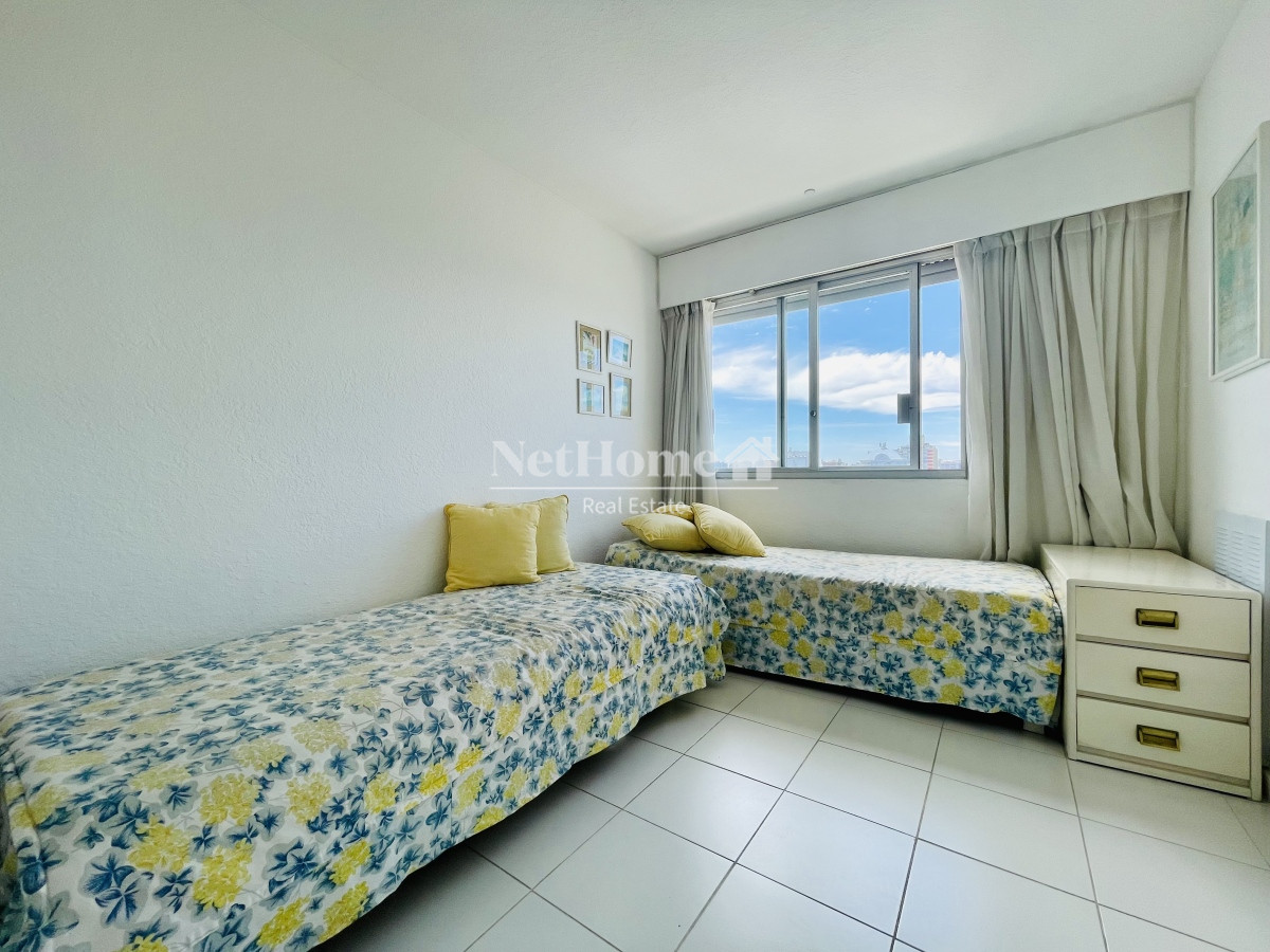 Apartamento ID.470 - Apartamento de 4 Dormitorios con Vista al Mar - Península de Punta del Este, Venta y Alquiler