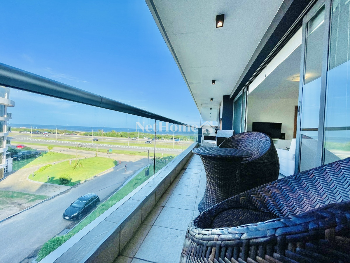 Apartamento ID.172 - Apartamento de 2 Dormitorios y Parrillero Frente a Playa Brava, Punta del Este