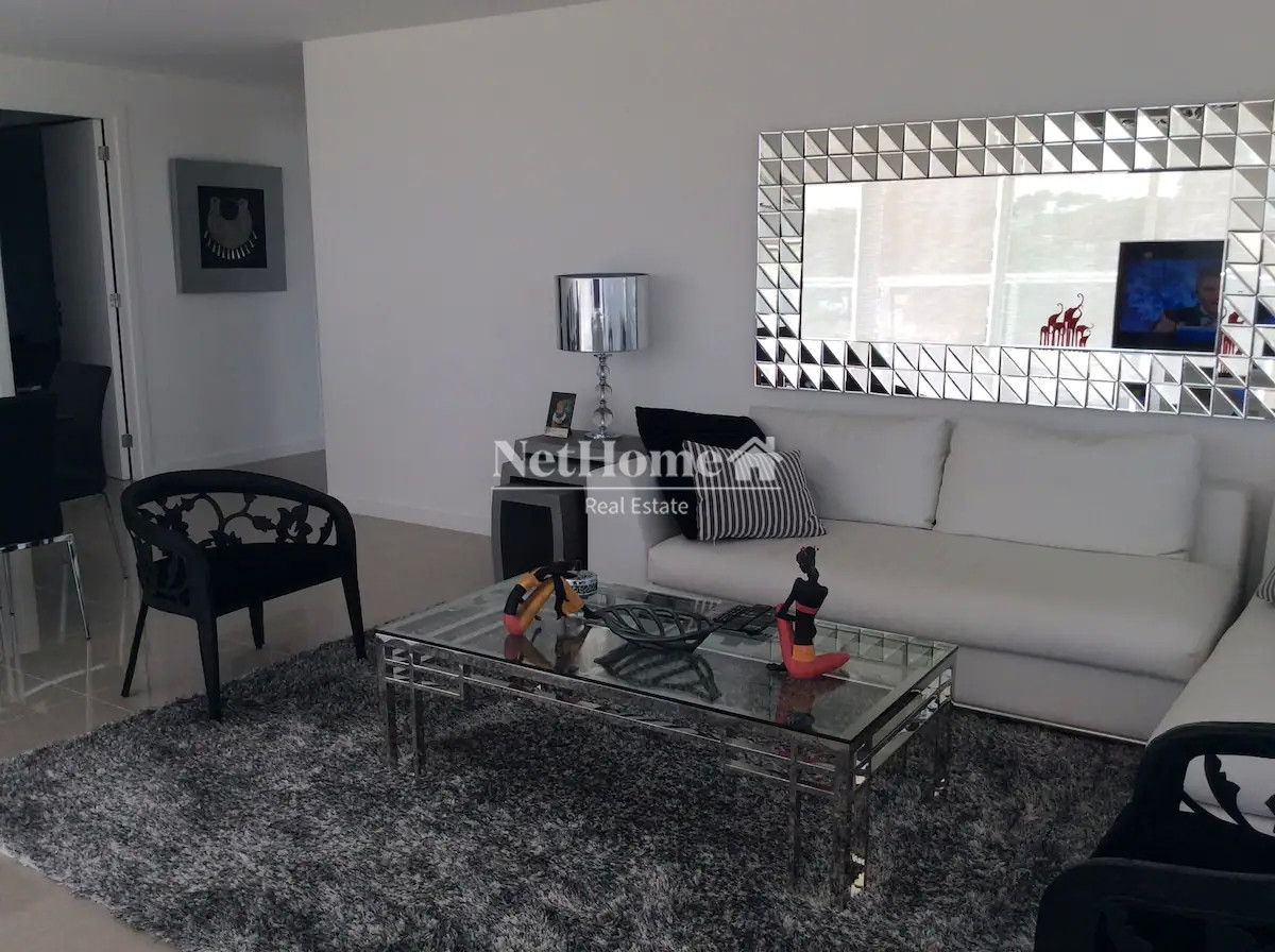 Apartamento ID.186 - Venta y alquiler de moderno departamento de tres dormitorios más dependencia a pasos de Playa Brava