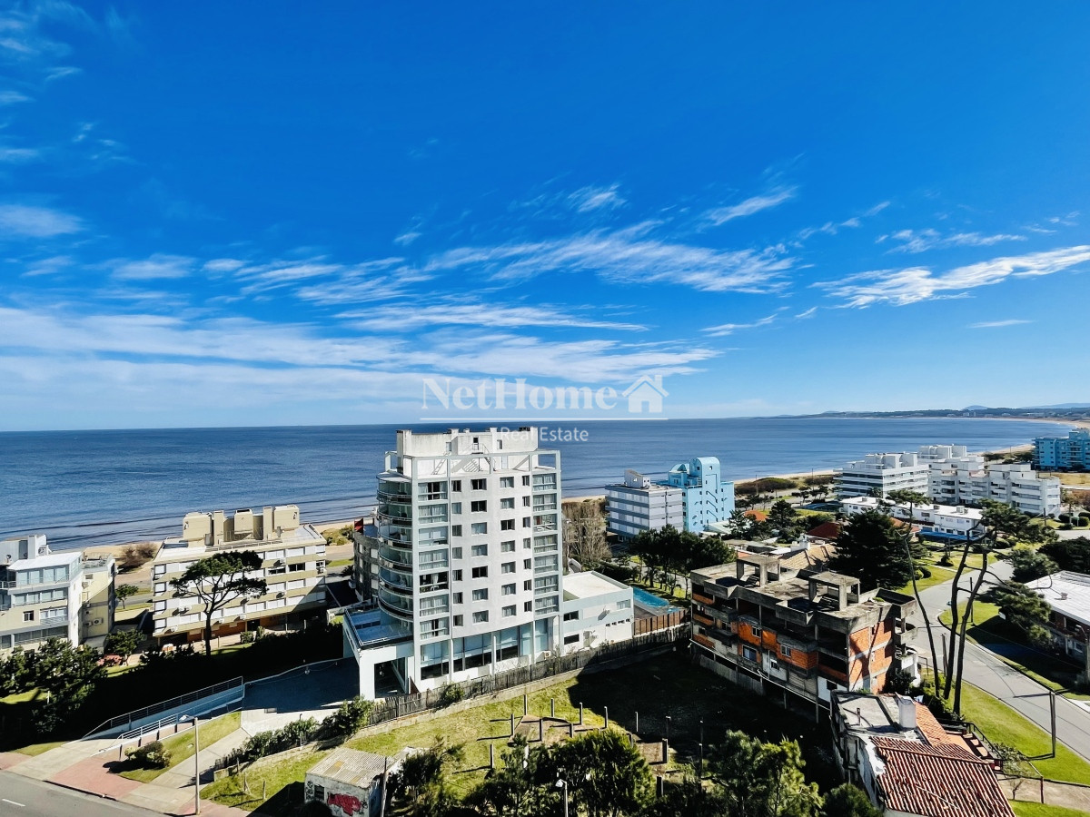 Apartamento ID.101 - Playa Mansa Apartamento de 3 Dormitorios  Vista al Mar