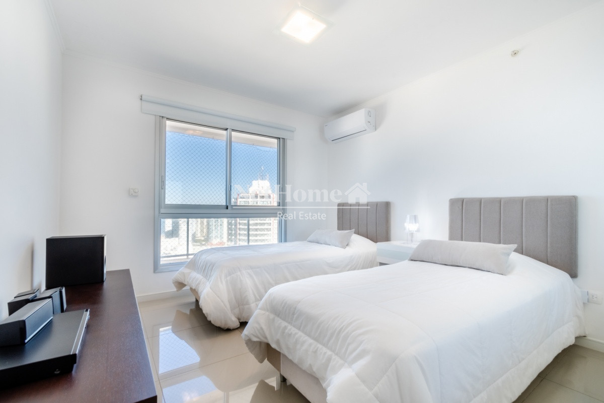 Apartamento ID.199 - Playa Brava Apartamento de 2 Dormitorios con Vista al Mar 