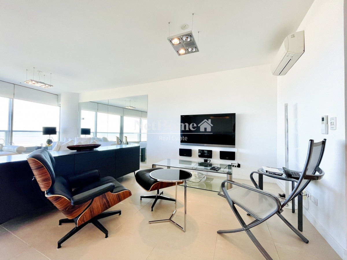 Apartamento ID.524 - Venta y alquiler de departamento esquinero de tres dormitorios mas dependencia de servicio, Torre LE PARC, playa Brava. Punta del Este