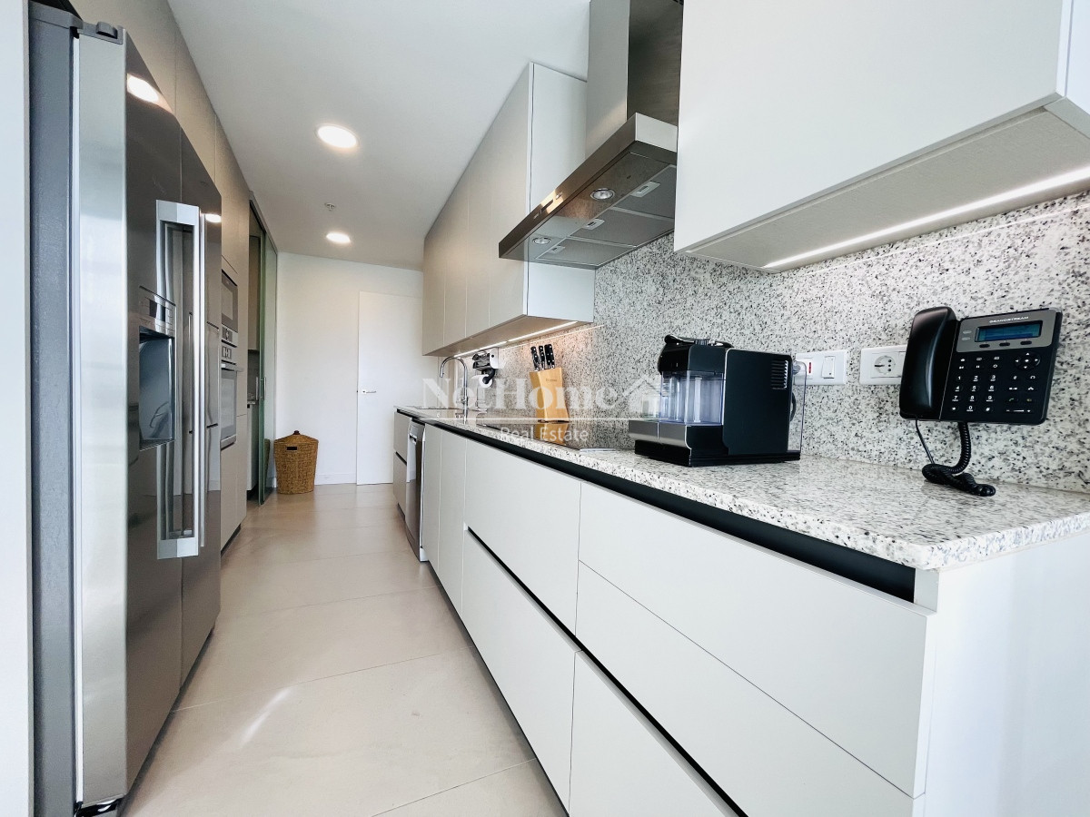 Apartamento ID.618 - Venta Espectacular Apartamento Frente al Mar, 3 Dormitorios, Le Parc Punta del Este